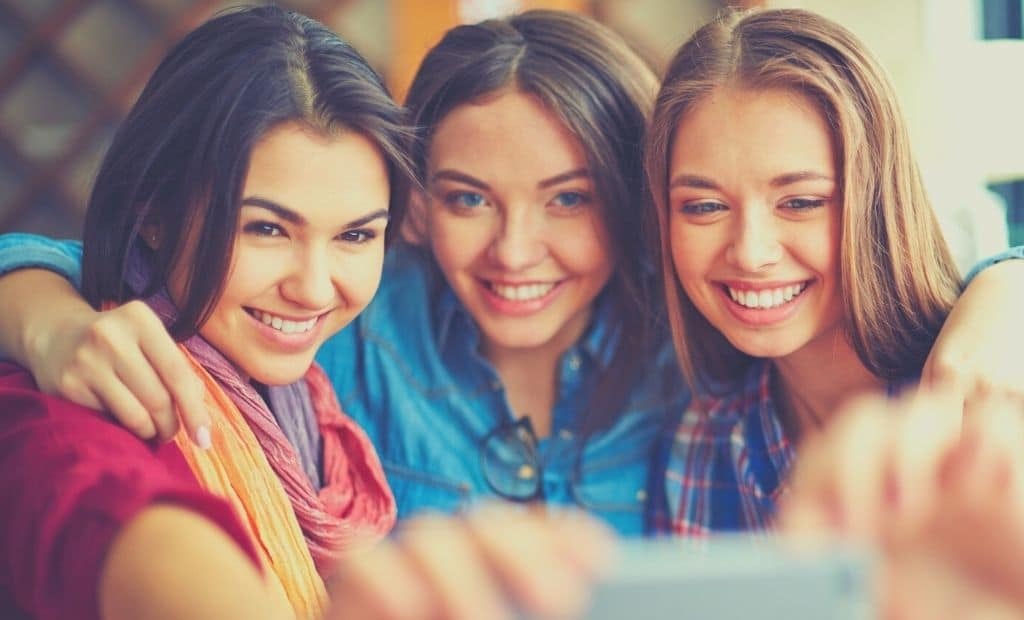 7 Steps to Make Friends Online without Making It Weird - Happier Human